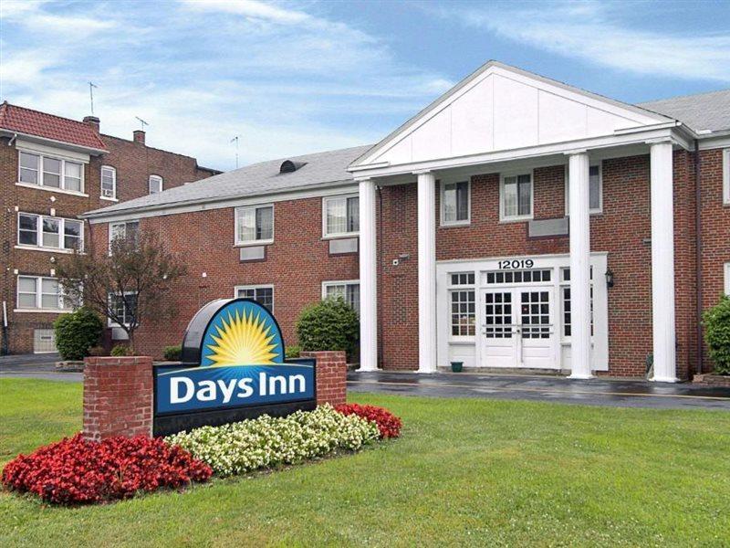 Days Inn By Wyndham Cleveland Lakewood Exterior foto
