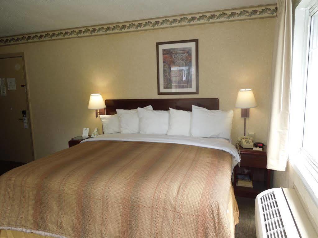 Days Inn By Wyndham Cleveland Lakewood Exterior foto
